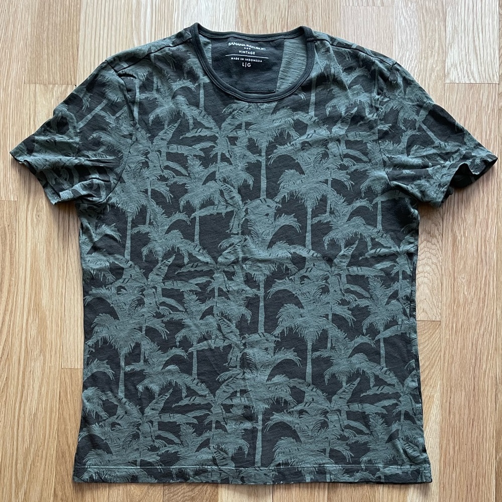 Banana Republic Vintage Palm Tree Pattern Tee L